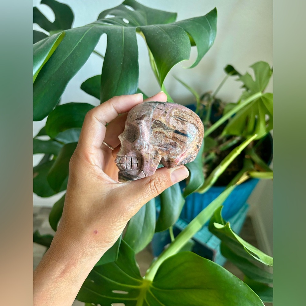 Rhodonite Skull Carving - Picture 5 of 5